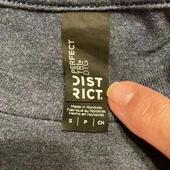 Women’s Novelty T-Shirt with “It’s Cool To Be Kind” & Rainbow. Size Medium. - Picture 4 of 4